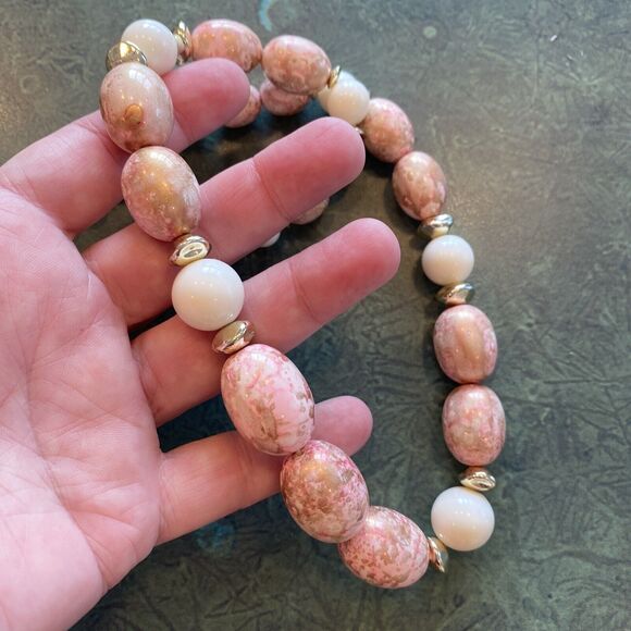 Vintage Mid Century Beaded Necklace Pink Cream Gold Mottled Beads Classic 1960's - Picture 4 of 8